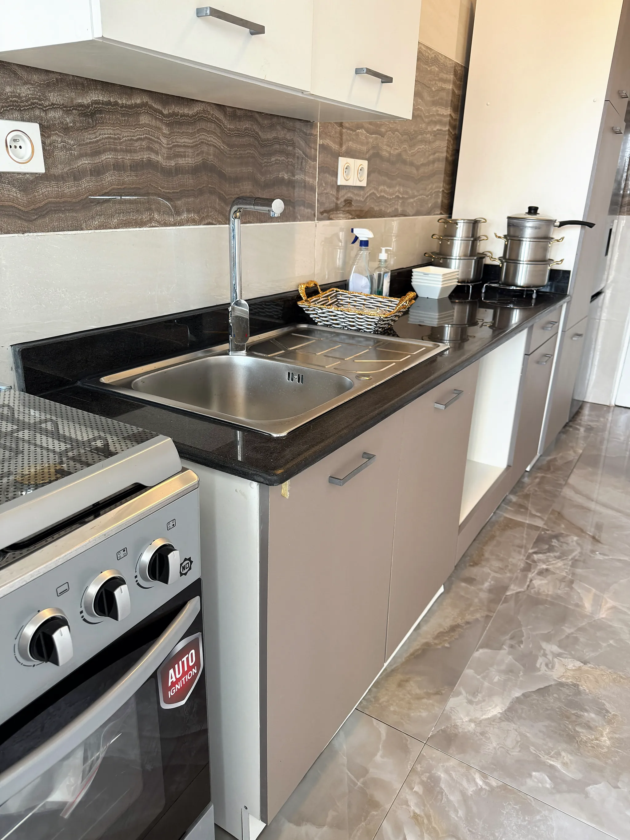 Fully equipped kitchen with stone worktop