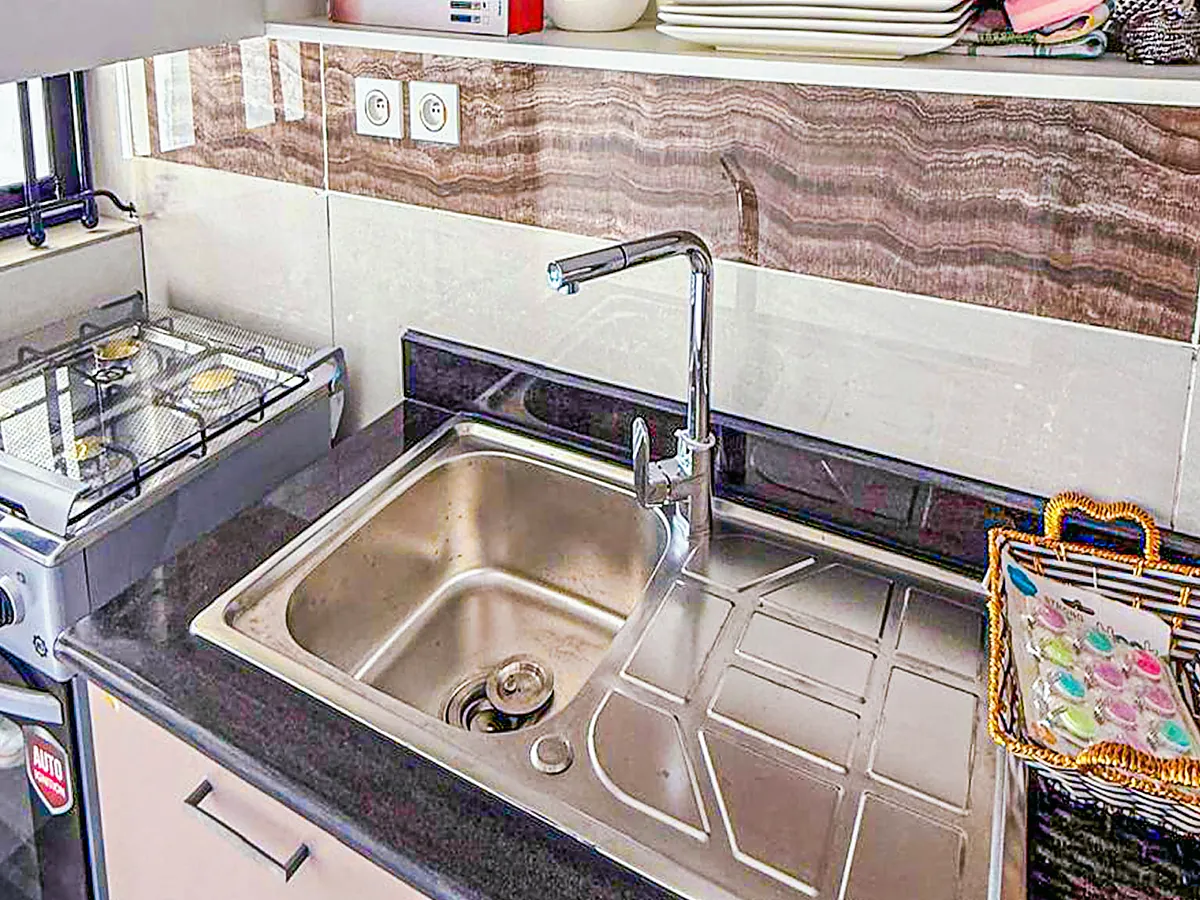 Kitchen sink and worktop